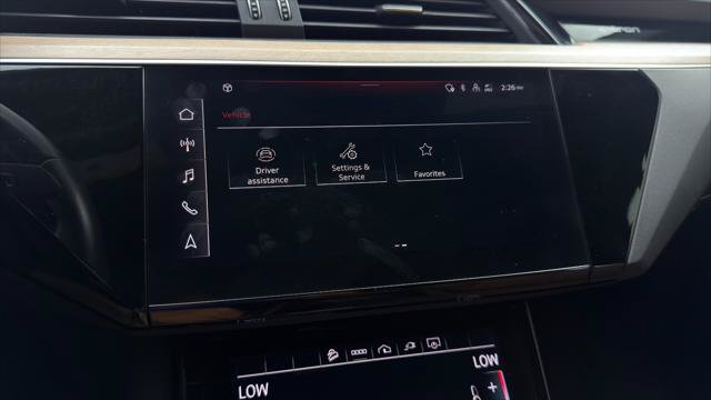Used 2024 Audi Q8 e-tron Premium Plus w/ Premium Plus Package AWD/4WD image 37