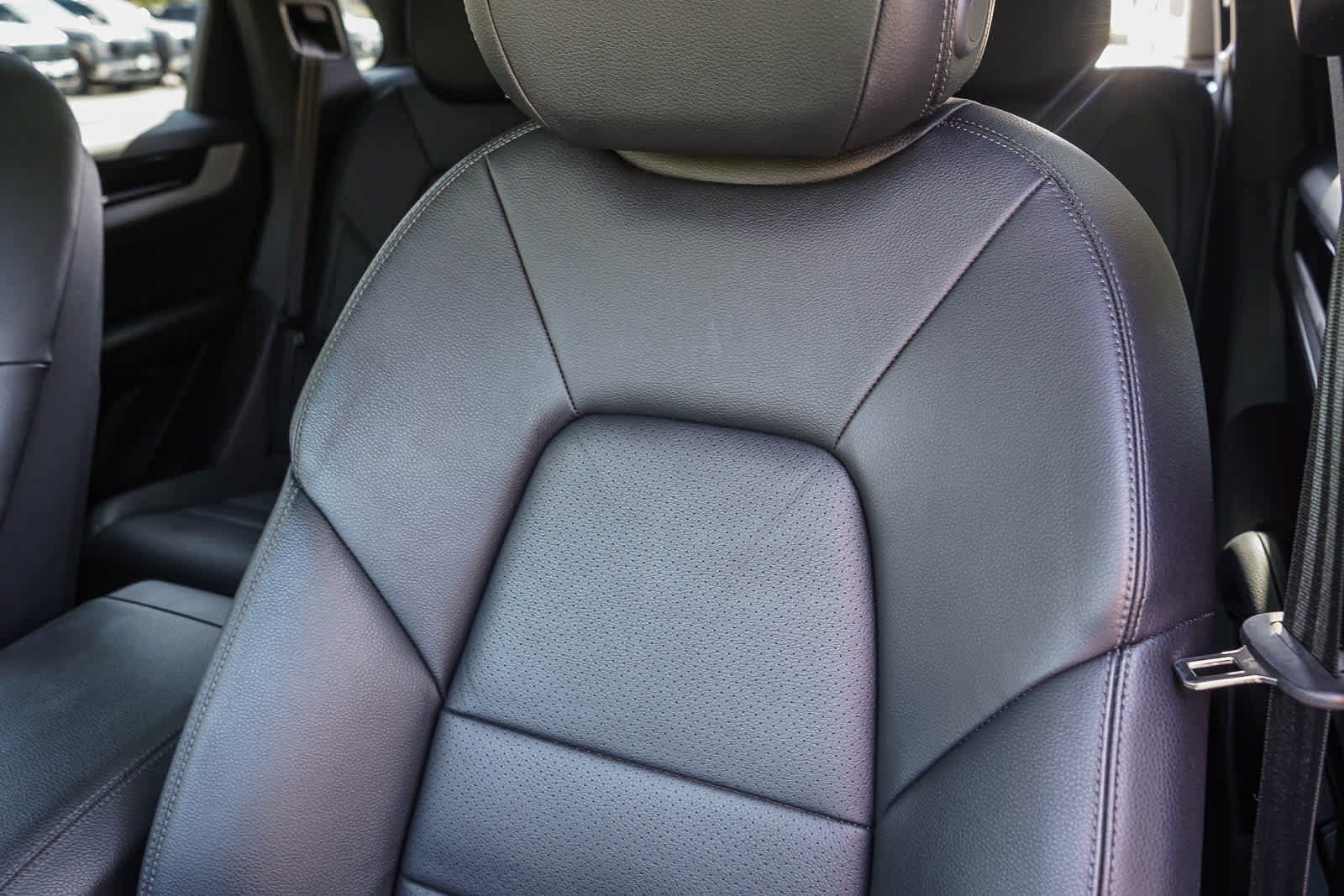 Used 2024 Porsche Cayenne AWD/4WD image 25