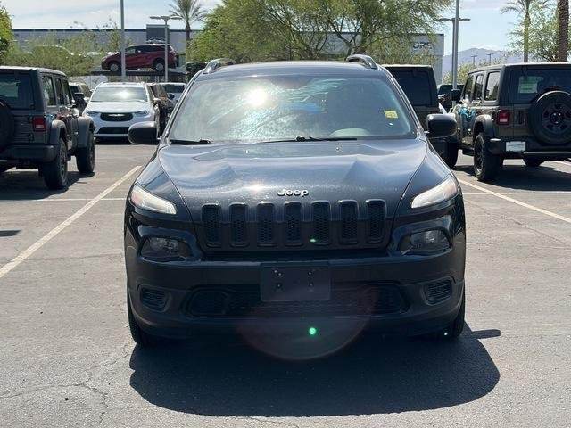 Used 2016 Jeep Cherokee Sport FWD image 4
