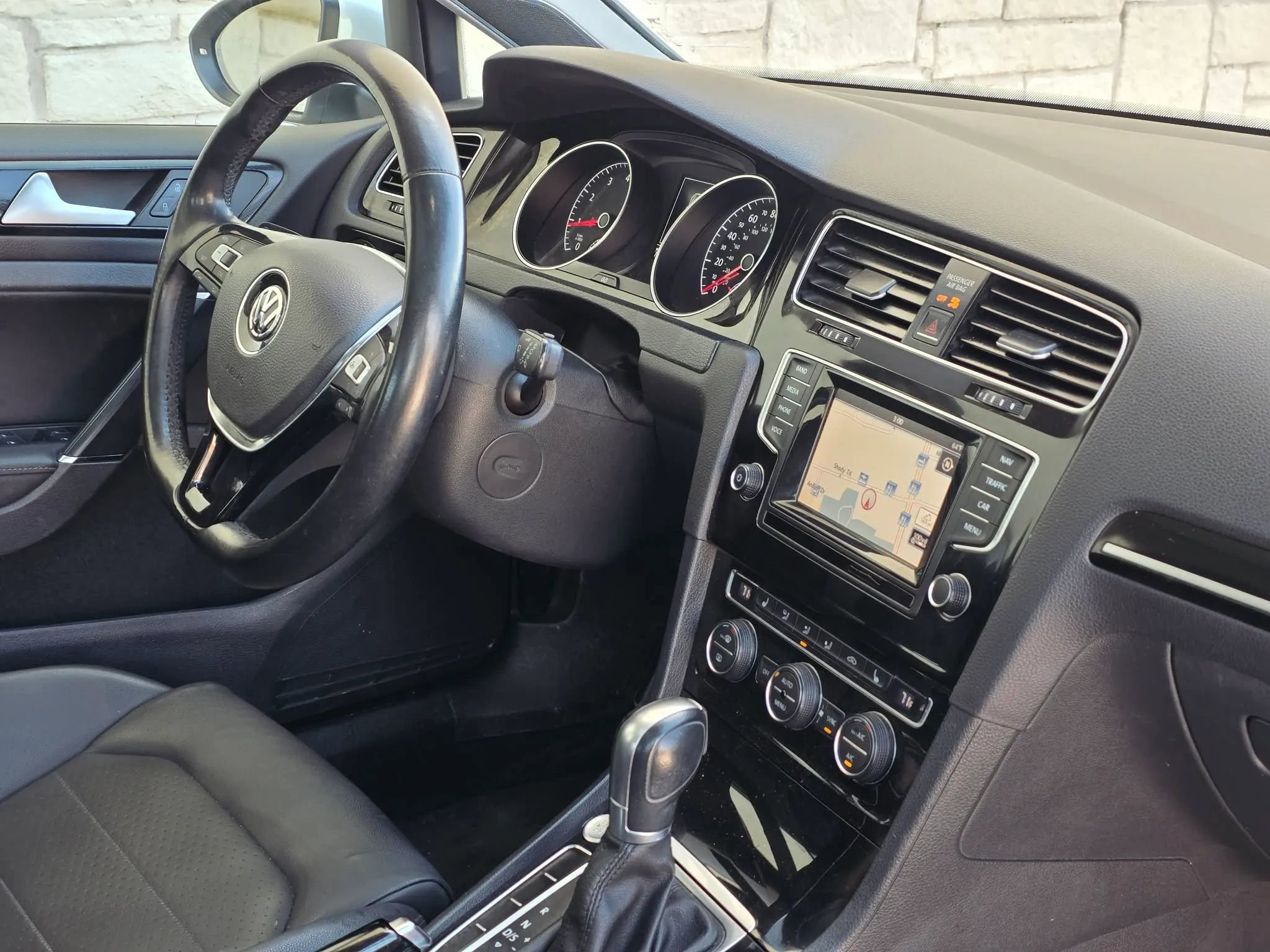 Used 2015 Volkswagen Golf S image 16