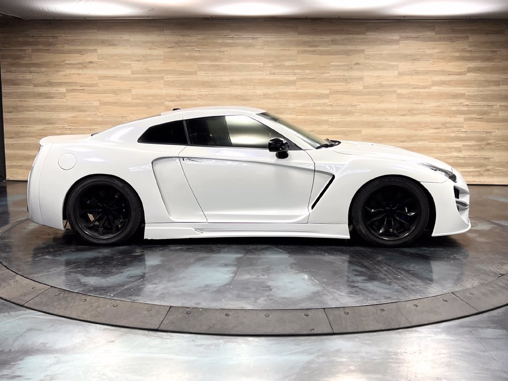 Used 2010 Nissan GT-R Premium AWD/4WD image 11