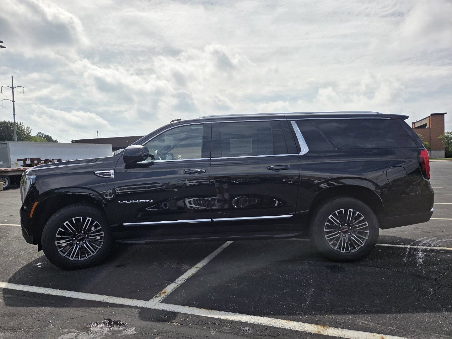 New 2026 GMC Yukon XL Elevation w/ Elevation Premium Package AWD/4WD image 16