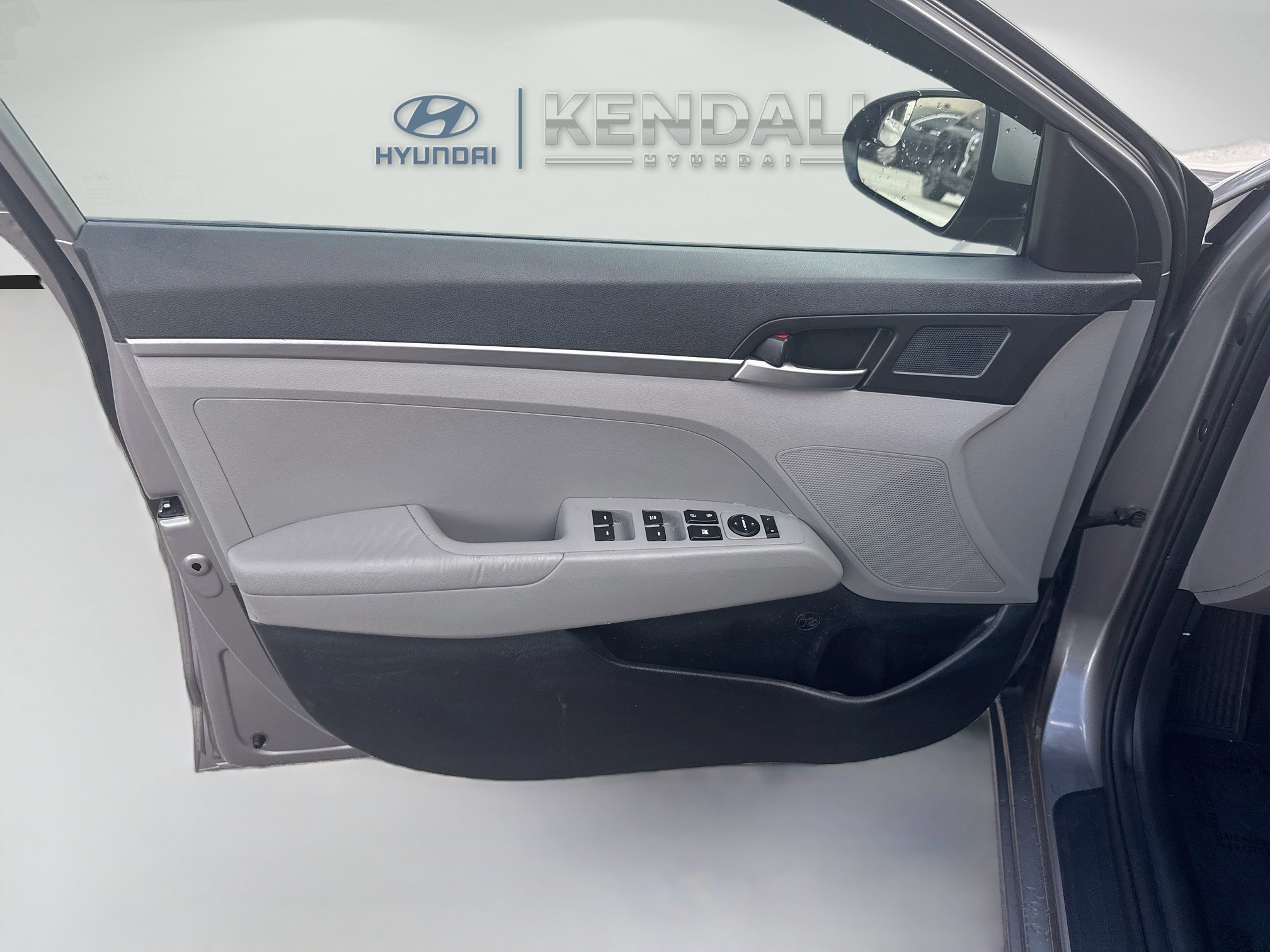 Used 2020 Hyundai Elantra SE FWD image 17