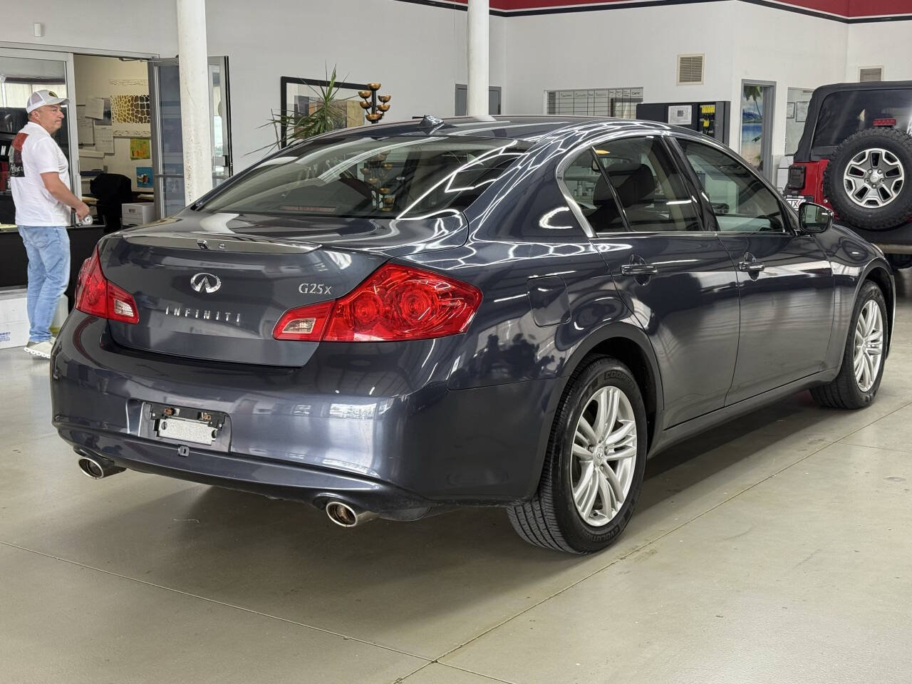 Used 2011 INFINITI G25 x w/ Moonroof Pkg AWD/4WD image 2