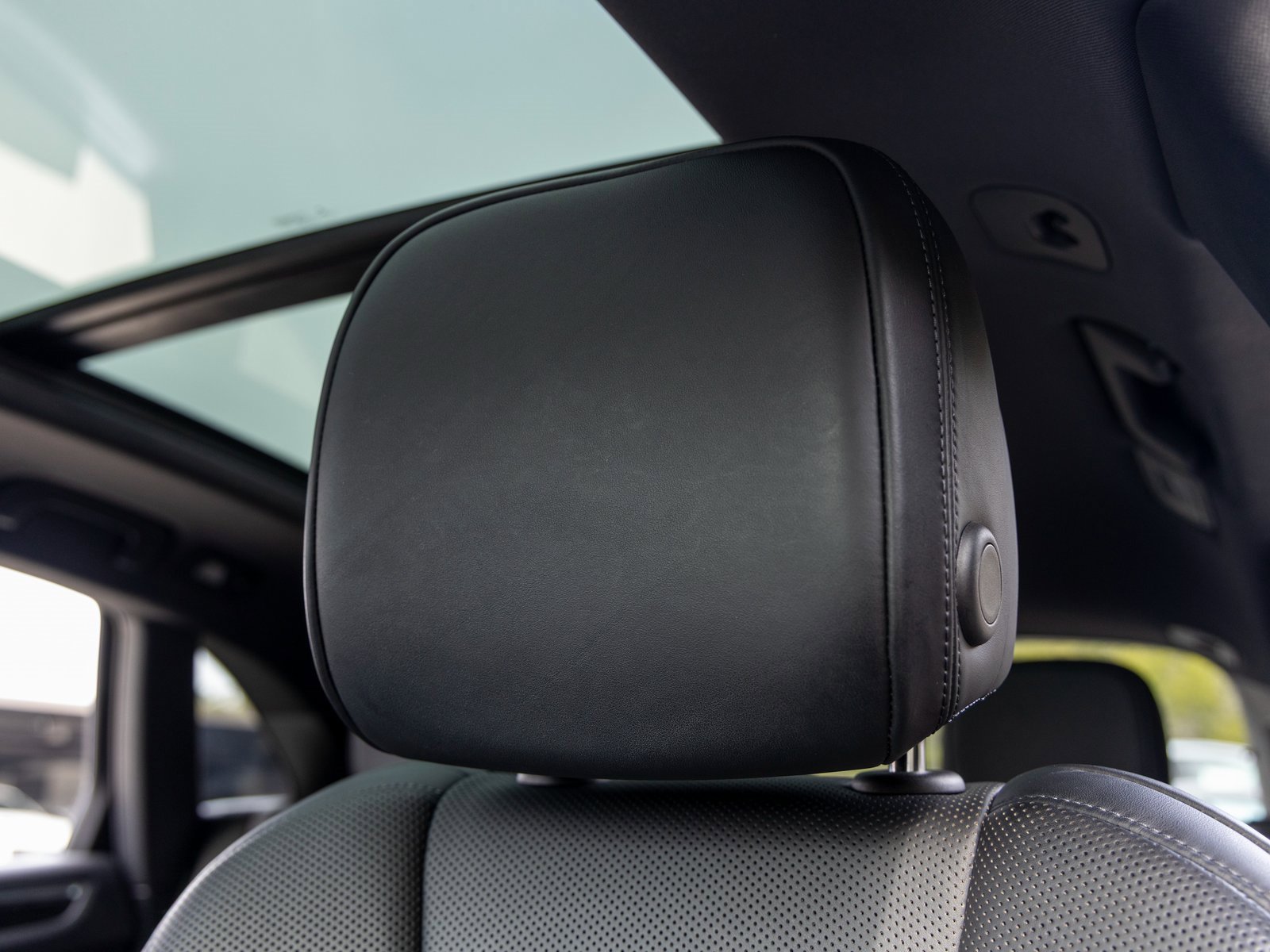 Certified 2023 Porsche Macan image 27