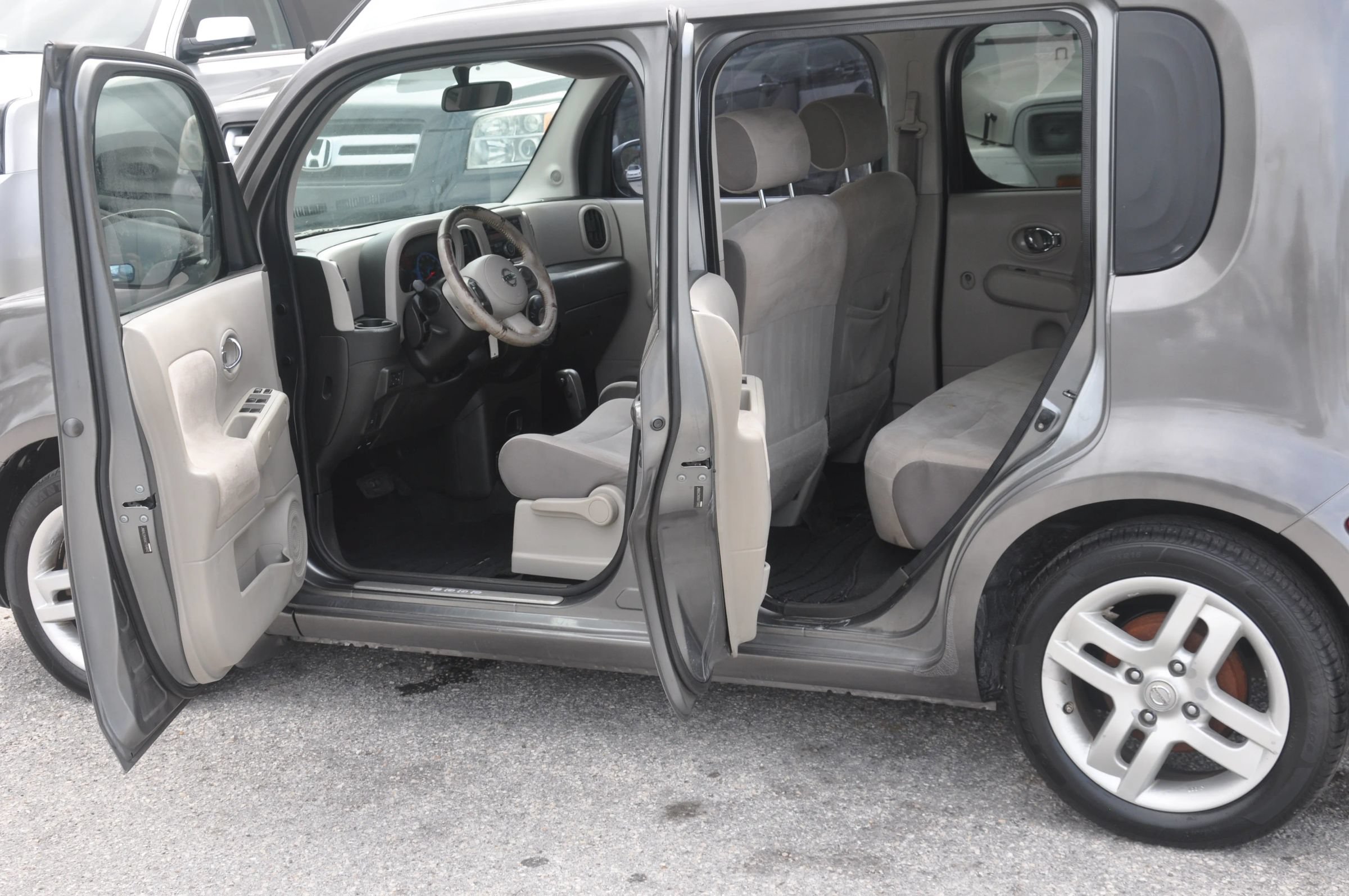 Used 2010 Nissan Cube 1.8 SL w/ Interior Designer Pkg FWD image 8