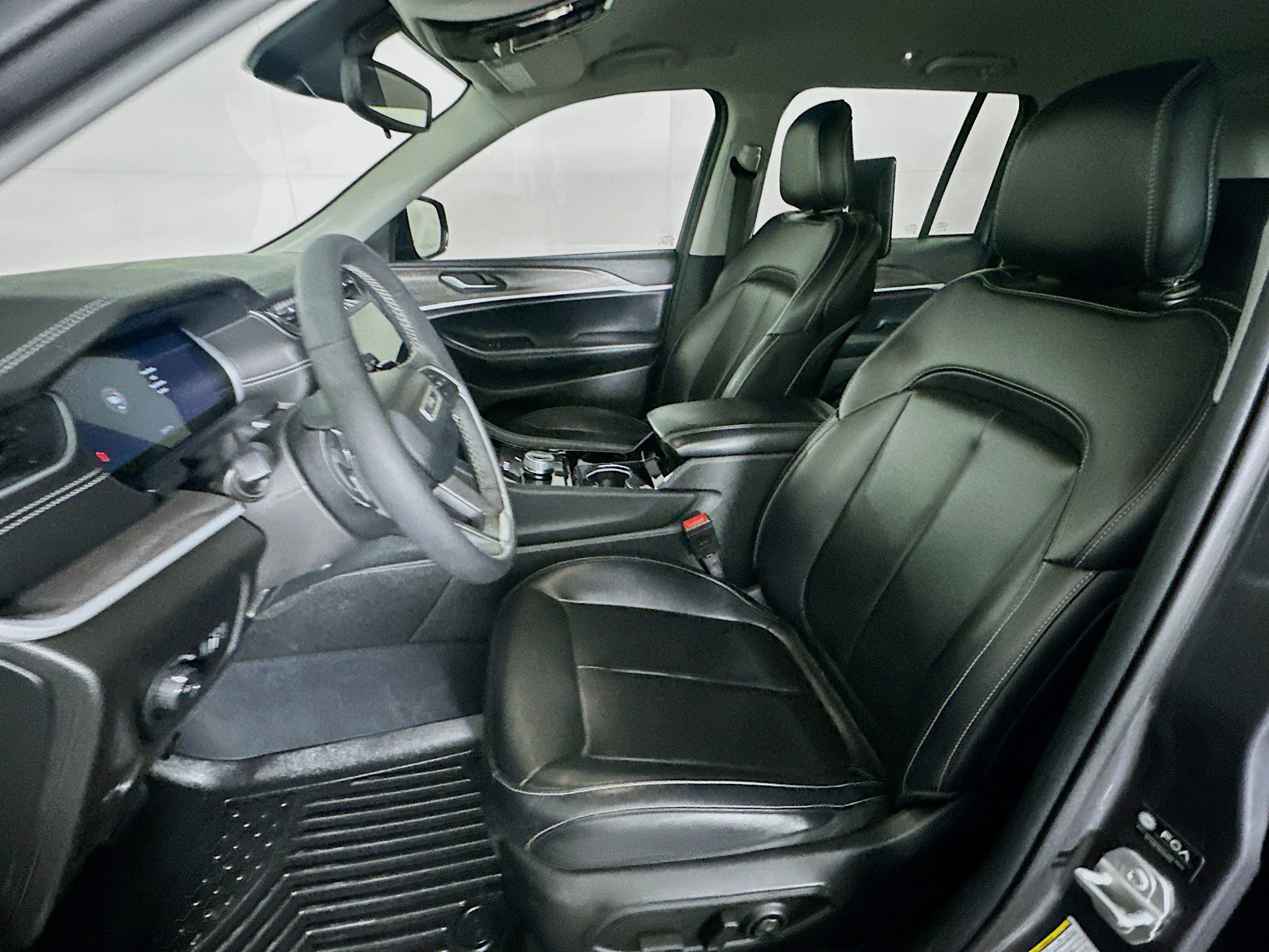 Used 2023 Jeep Grand Cherokee Limited w/ Luxury Tech Group II image 13