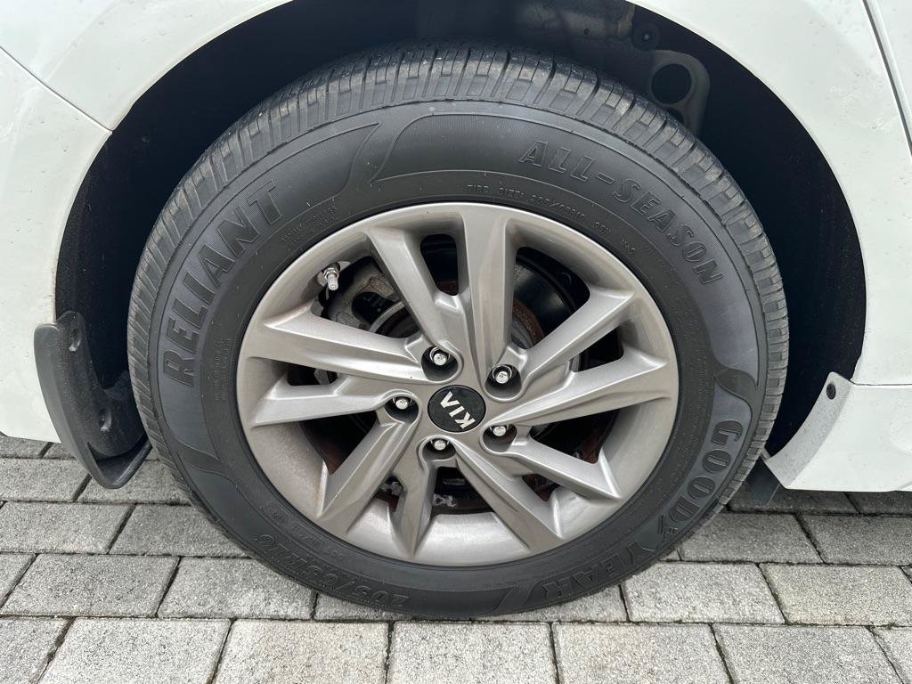 Used 2020 Kia Optima LX FWD image 27