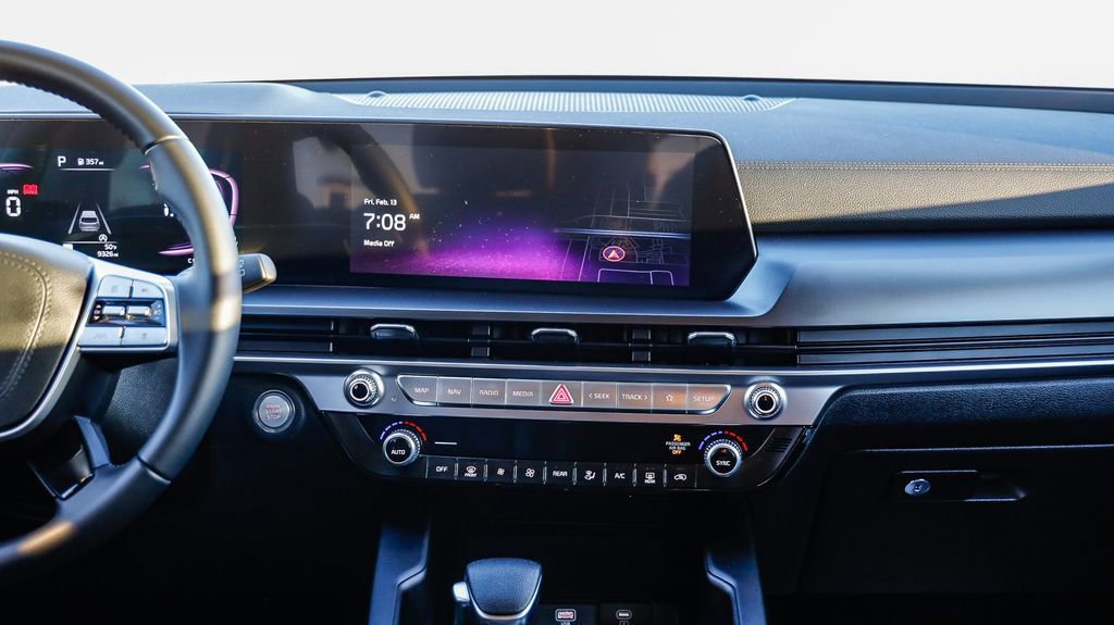 Used 2025 Kia Telluride LX image 16