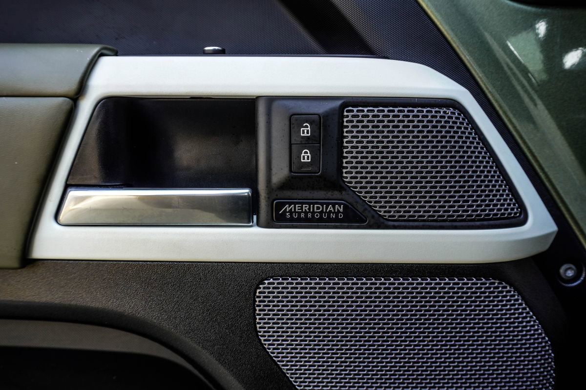 Used 2021 Land Rover Defender 110 X-Dynamic HSE image 35