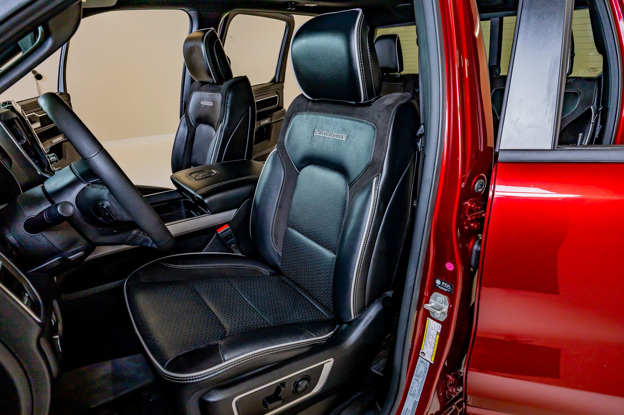 Used 2025 RAM 1500 Laramie w/ Laramie Southwest Edition AWD/4WD image 30