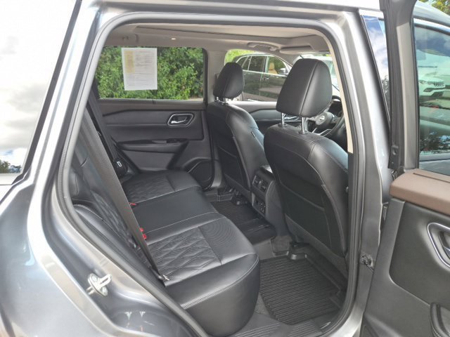 Used 2022 Nissan Rogue Platinum w/ Head-Up Display Package AWD/4WD image 13