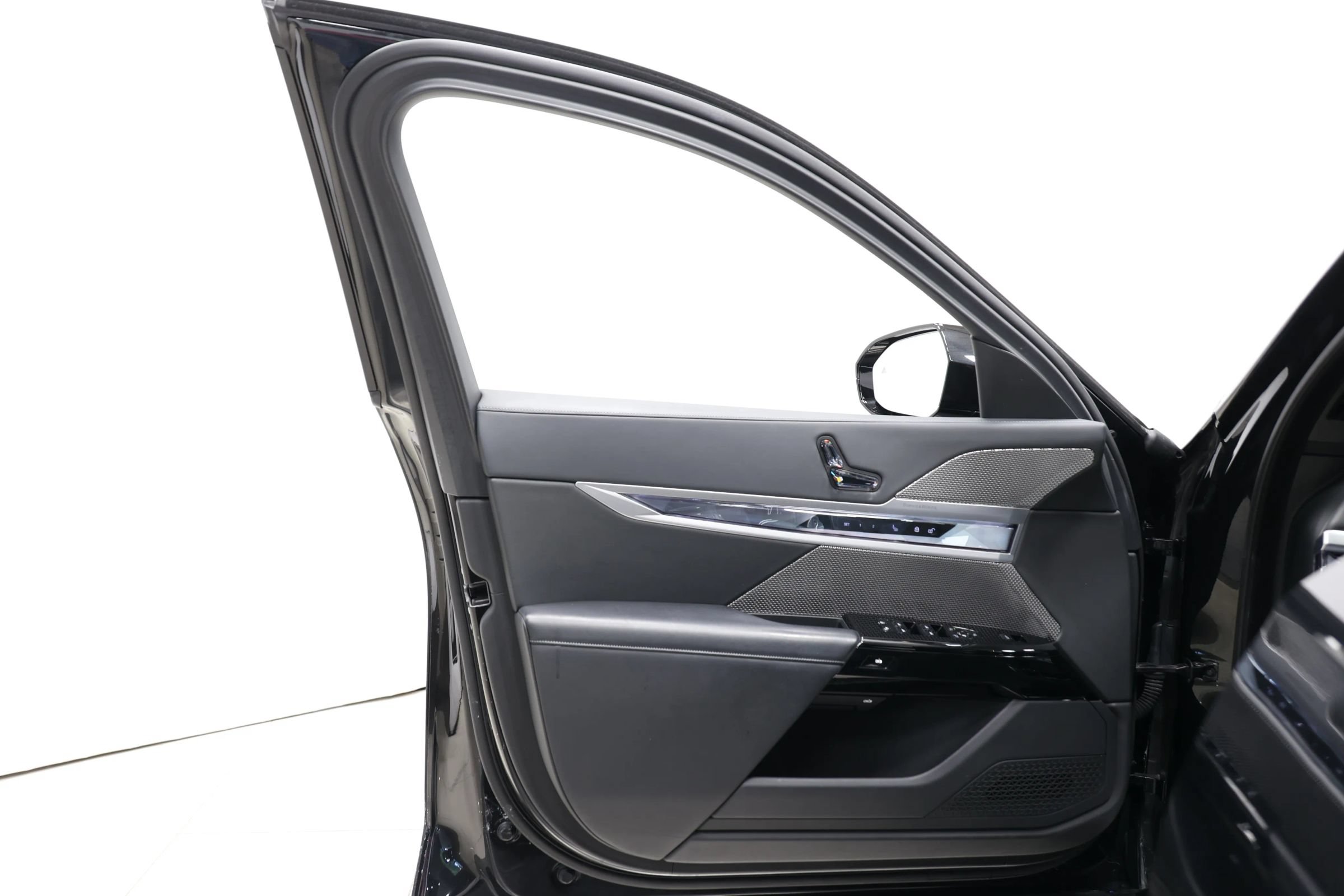 Used 2023 BMW 740i RWD image 11