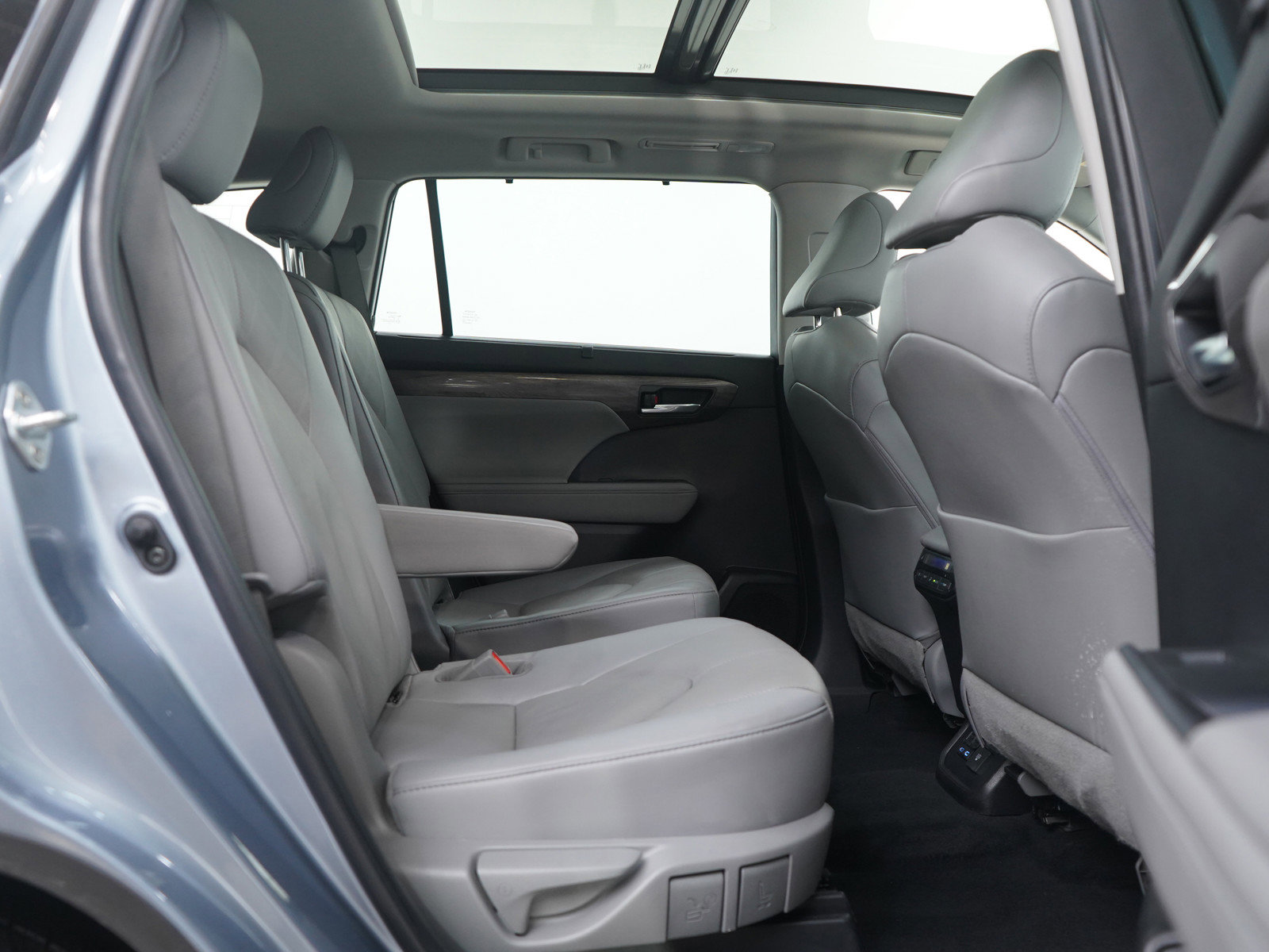 Used 2022 Toyota Highlander Platinum image 12