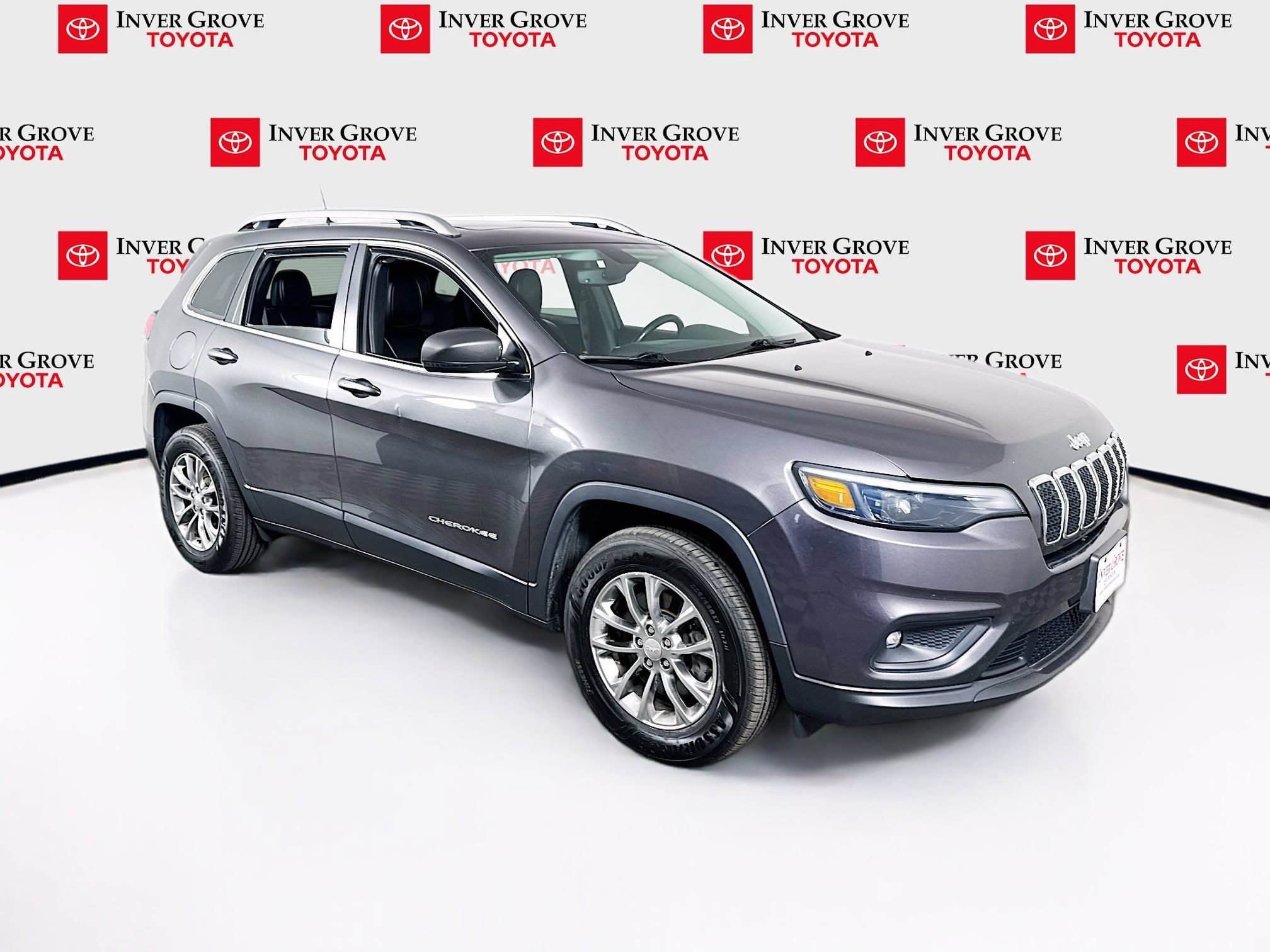 Used 2020 Jeep Cherokee Latitude Plus w/ Comfort/Convenience Group AWD/4WD image 3