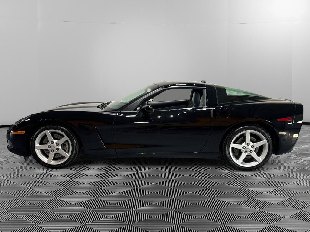 Used 2005 Chevrolet Corvette Coupe w/ Preferred Equipment Group RWD image 2