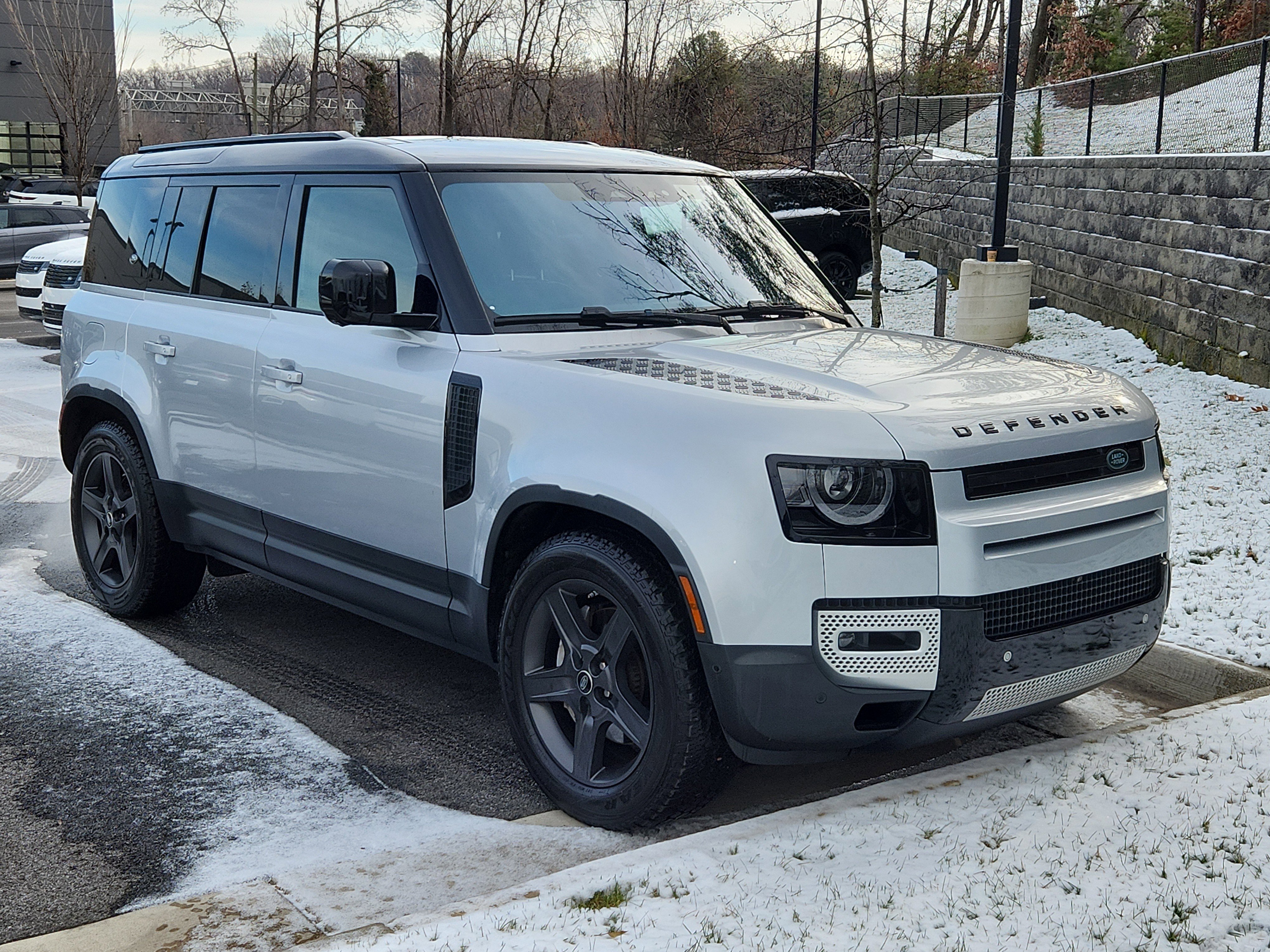 Used 2021 Land Rover Defender 110 SE image 10