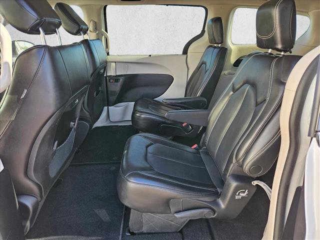 Used 2023 Chrysler Pacifica Touring-L FWD image 23