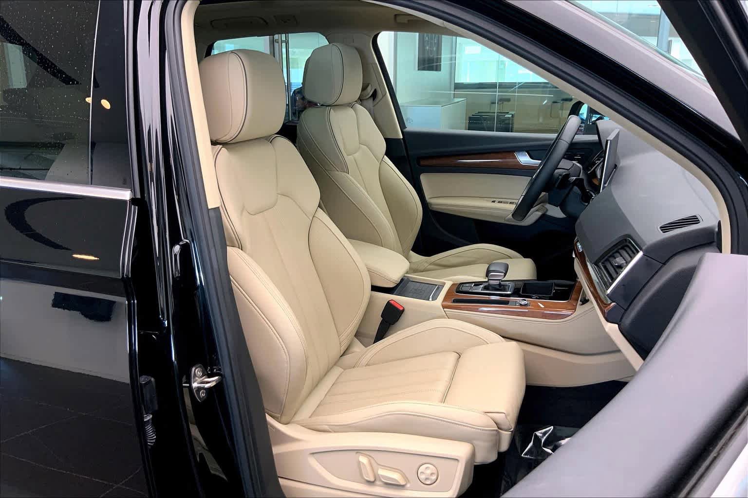 Used 2021 Audi Q5 2.0T Premium Plus w/ Premium Plus Package AWD/4WD image 9