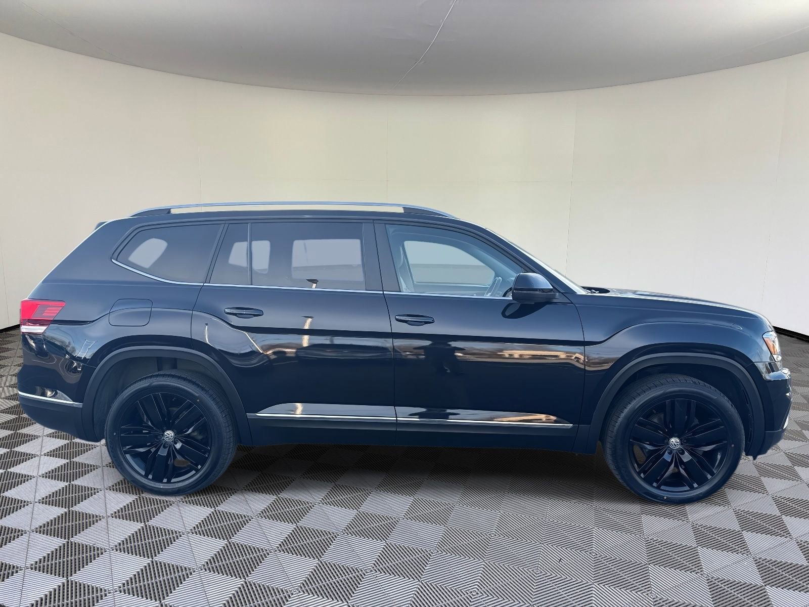 Used 2019 Volkswagen Atlas SEL image 2