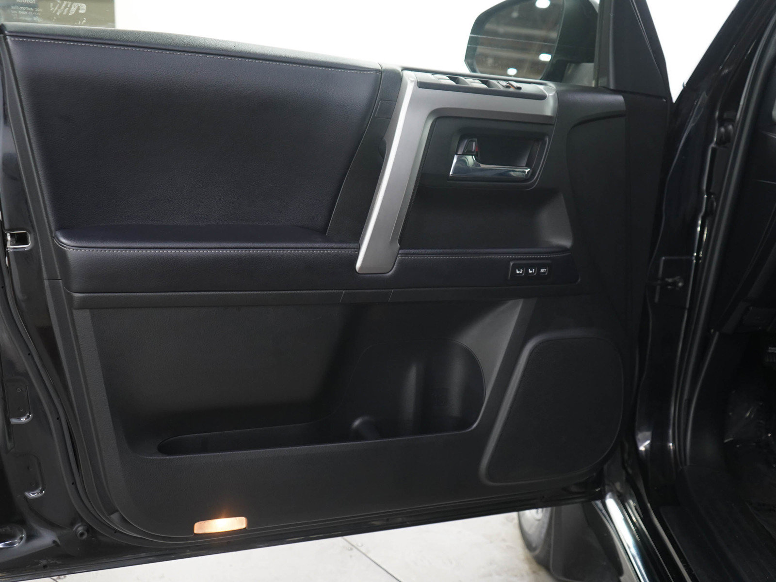 Used 2018 Toyota 4Runner Limited AWD/4WD image 20