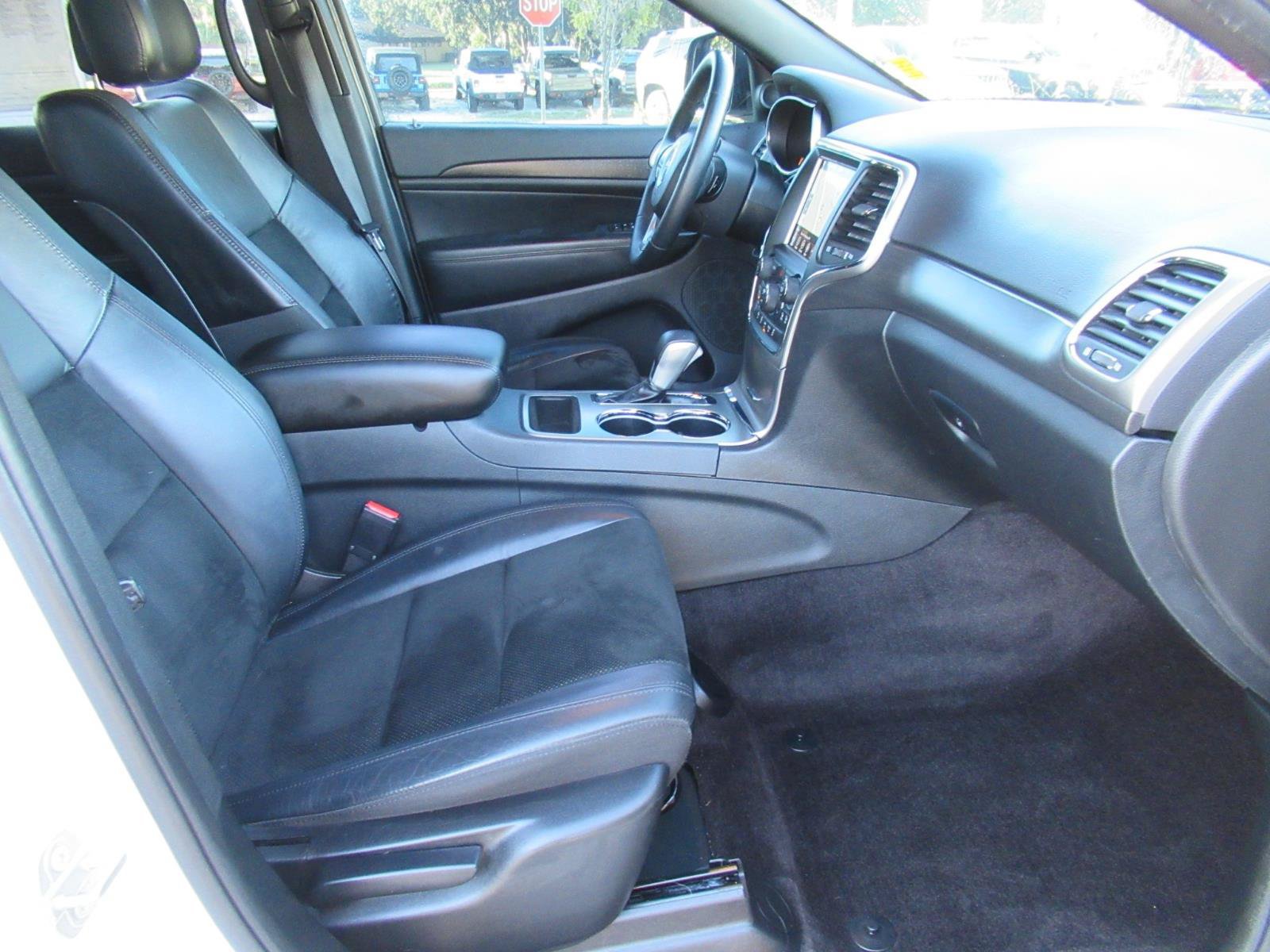 Used 2018 Jeep Grand Cherokee Altitude RWD image 10