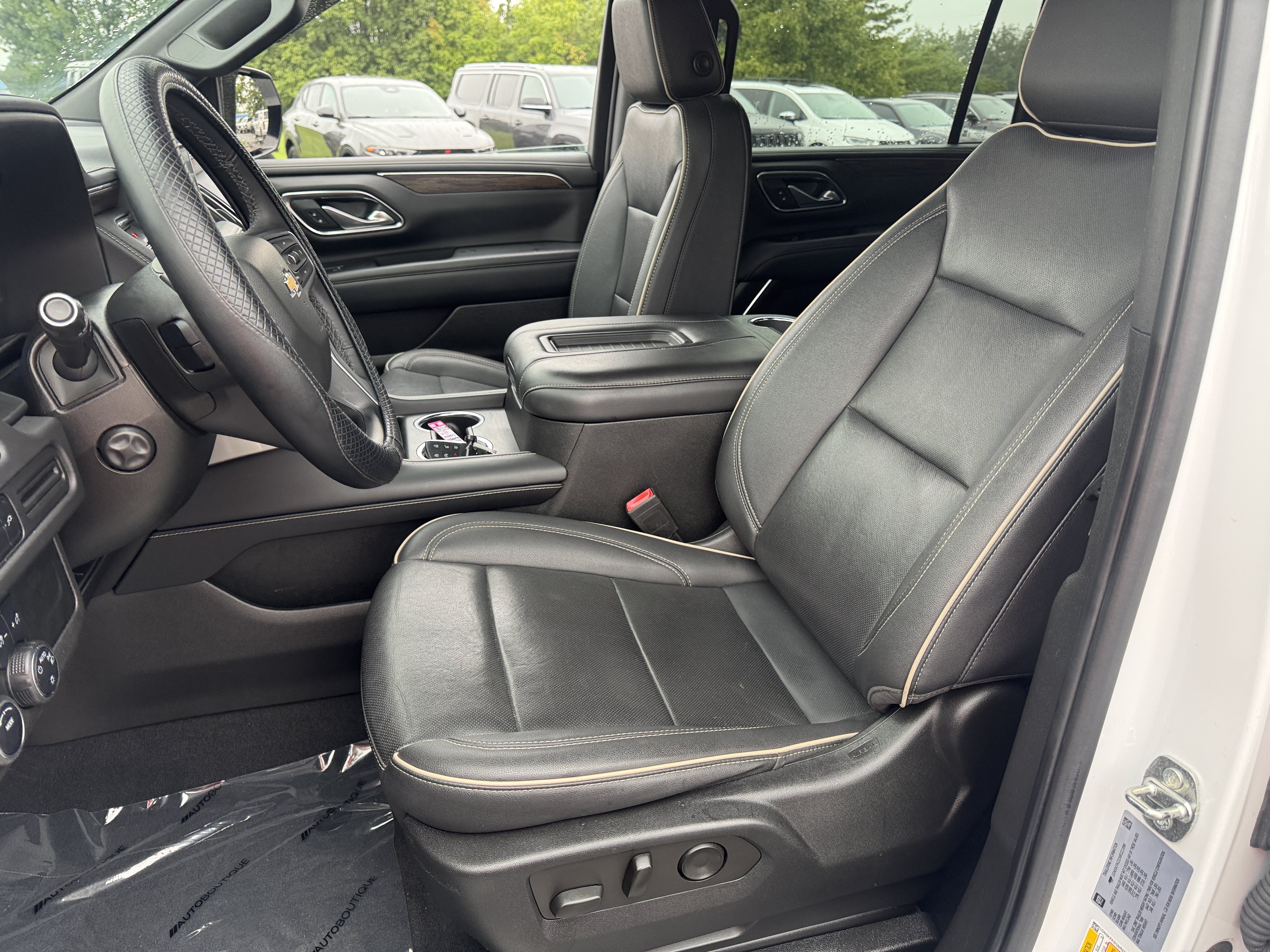 Used 2022 Chevrolet Suburban Premier AWD/4WD image 32