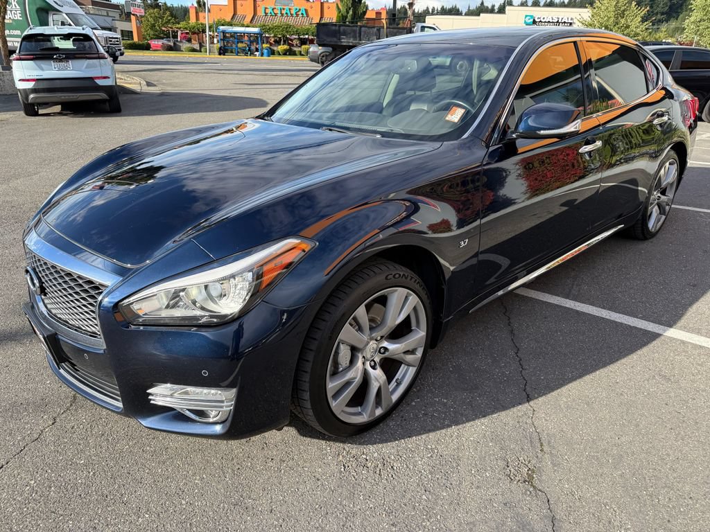 Used 2016 INFINITI Q70 L 3.7 w/ Deluxe Touring Package AWD/4WD image 3