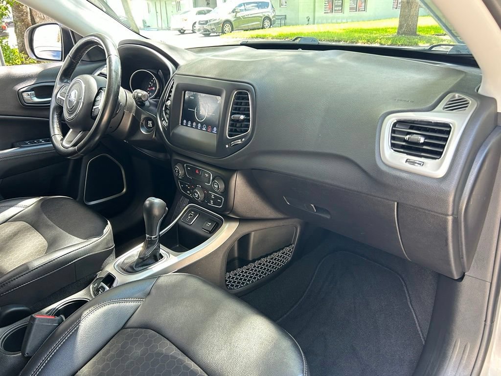 Certified 2020 Jeep Compass Latitude FWD image 40