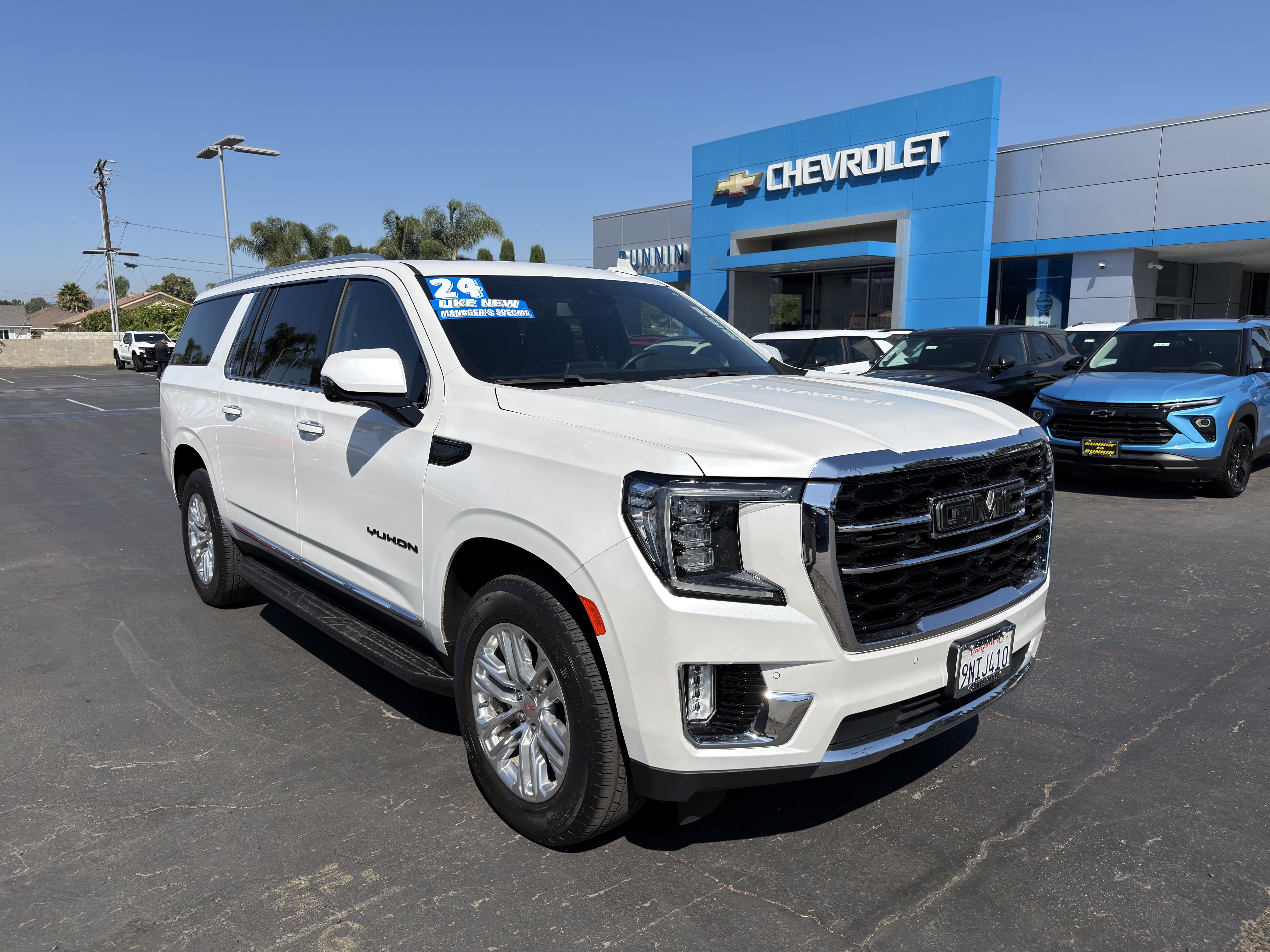 Used 2024 GMC Yukon XL SLT w/ SLT Premium Package RWD image 2