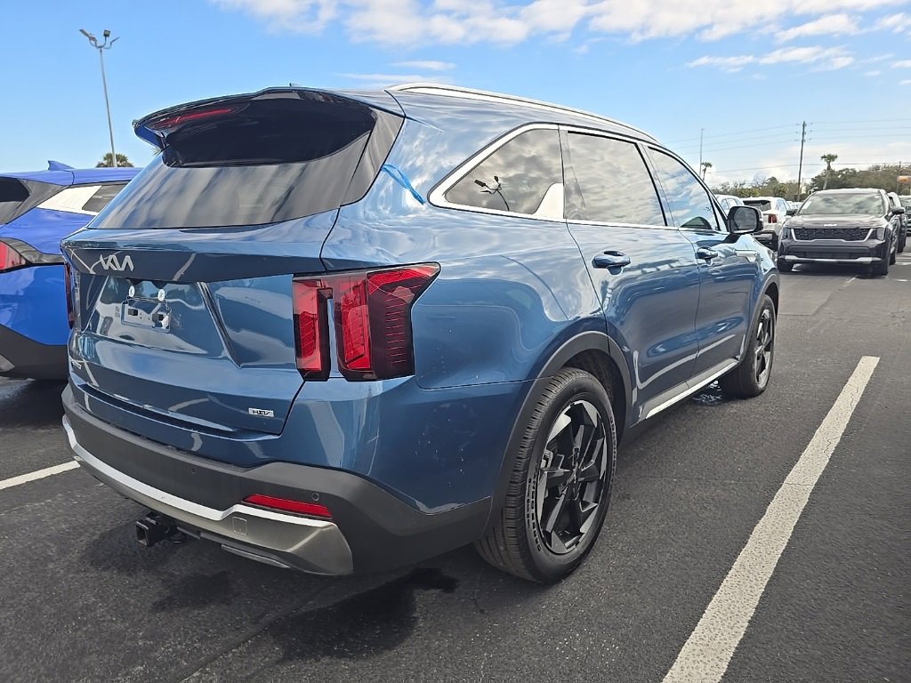 Certified 2025 Kia Sorento EX image 10