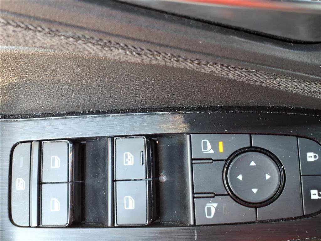 Used 2022 Nissan Rogue SV image 11