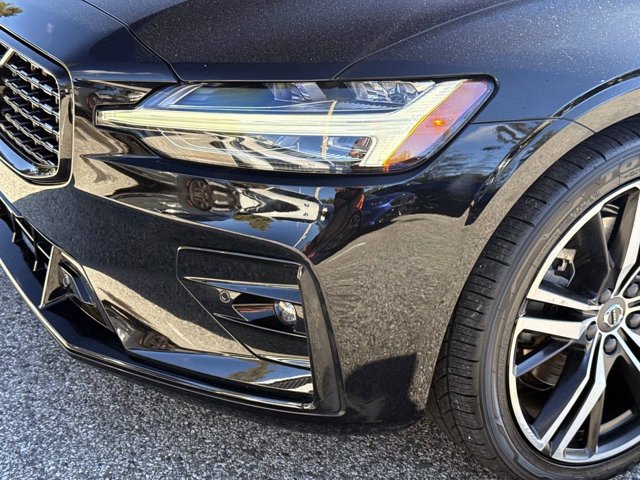 Used 2022 Volvo S60 B5 R-Design w/ Advanced Package AWD/4WD image 9