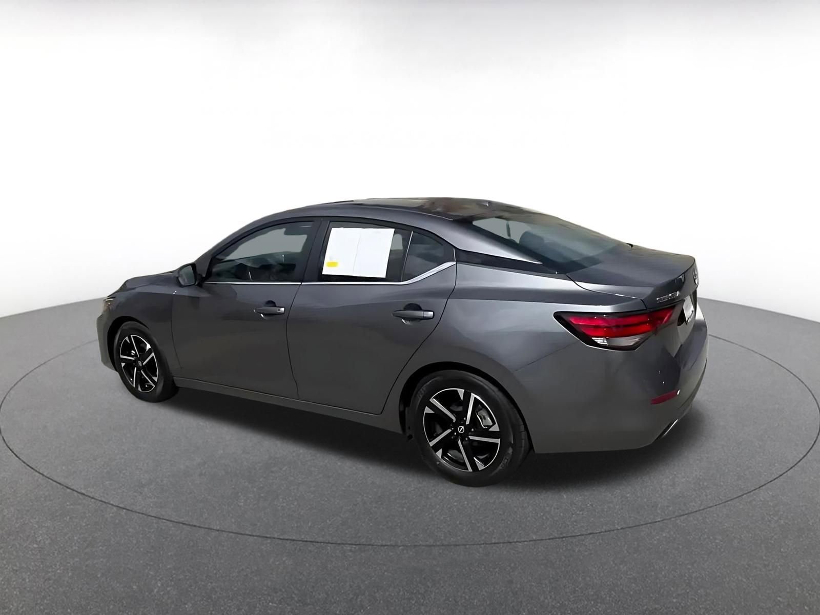 Used 2025 Nissan Sentra SV FWD image 10
