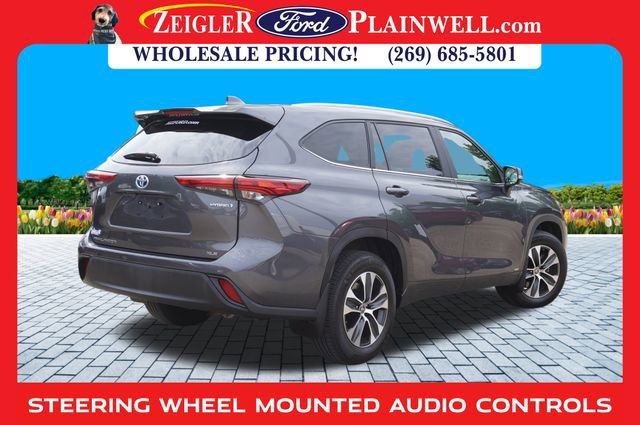 Used 2023 Toyota Highlander XLE image 5
