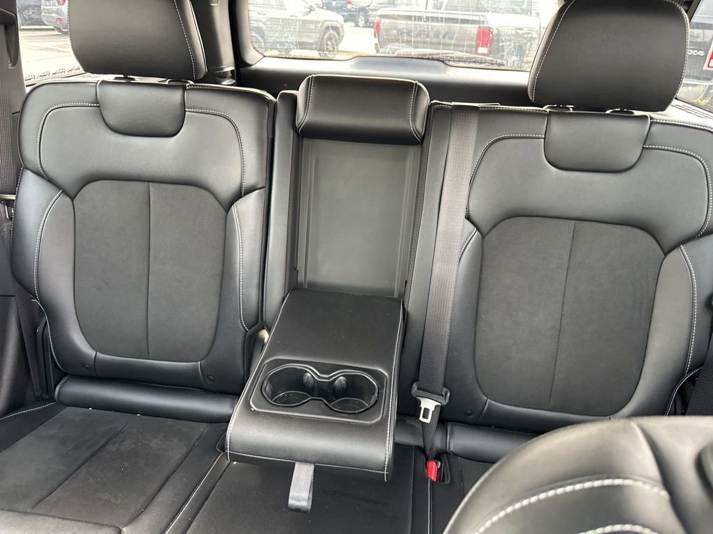 Used 2023 Jeep Grand Cherokee Altitude image 12