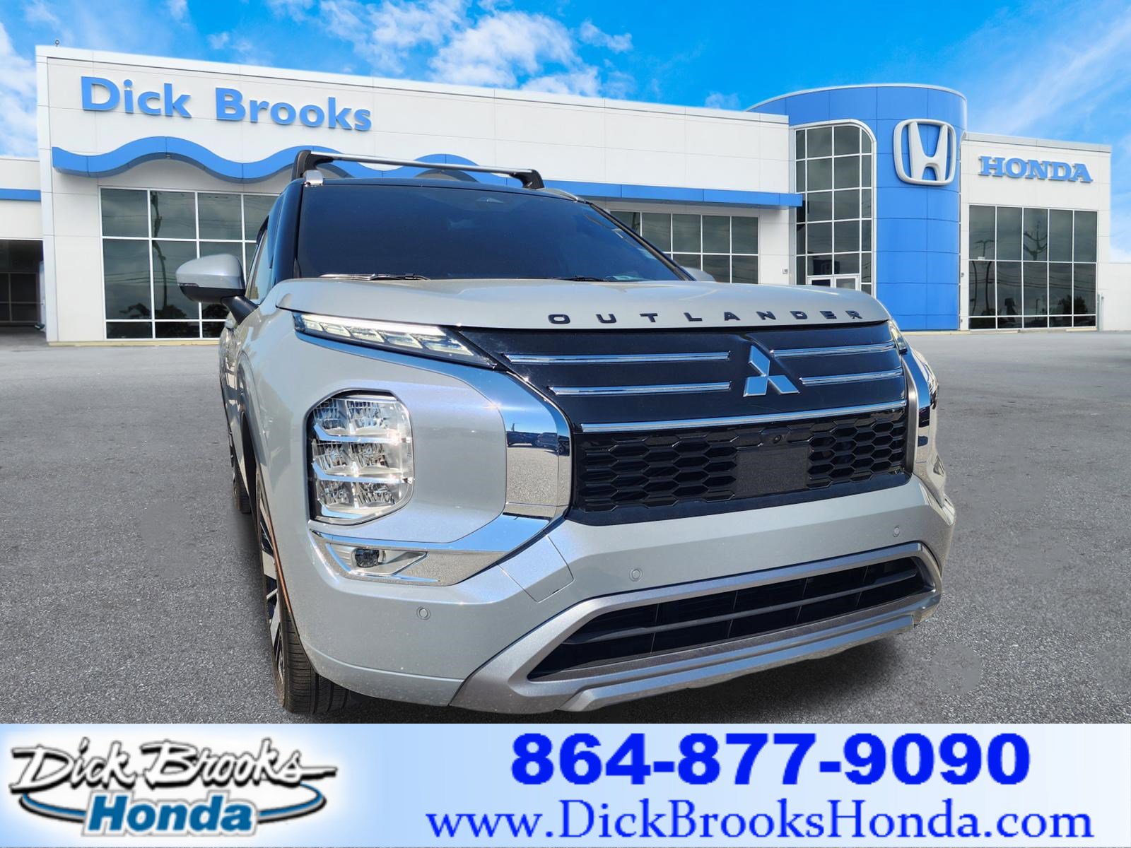 Used 2025 Mitsubishi Outlander SEL image 1