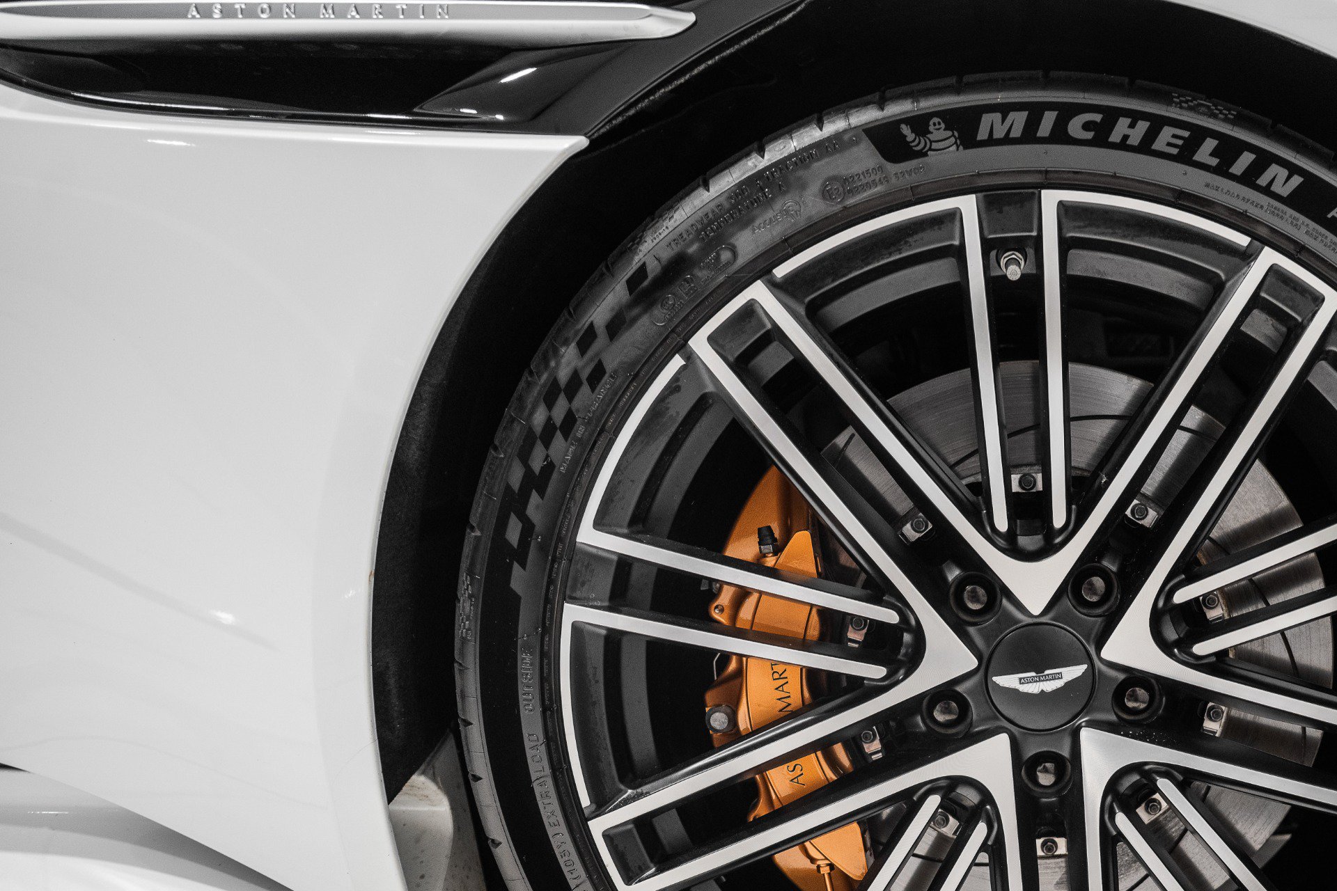 Used 2024 Aston Martin DB12 Coupe RWD image 9