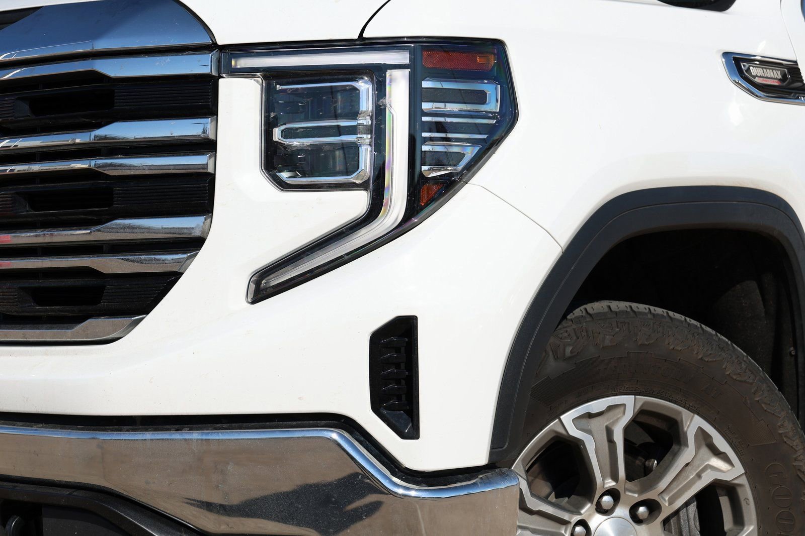 Used 2024 GMC Sierra 1500 SLT w/ X31 Off-Road Package image 11