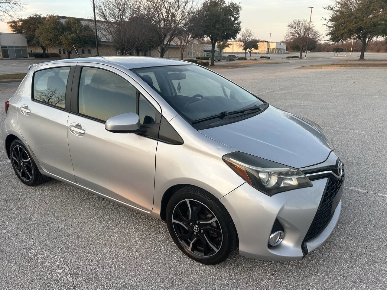 Used 2016 Toyota Yaris SE image 9