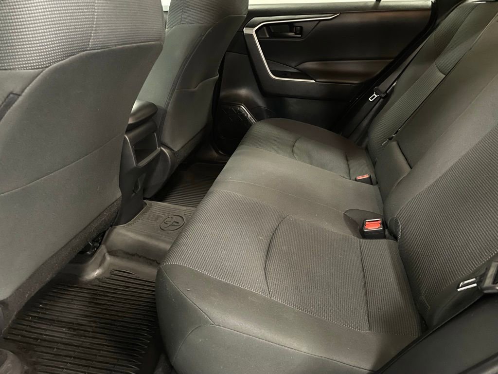 Used 2021 Toyota RAV4 LE image 21