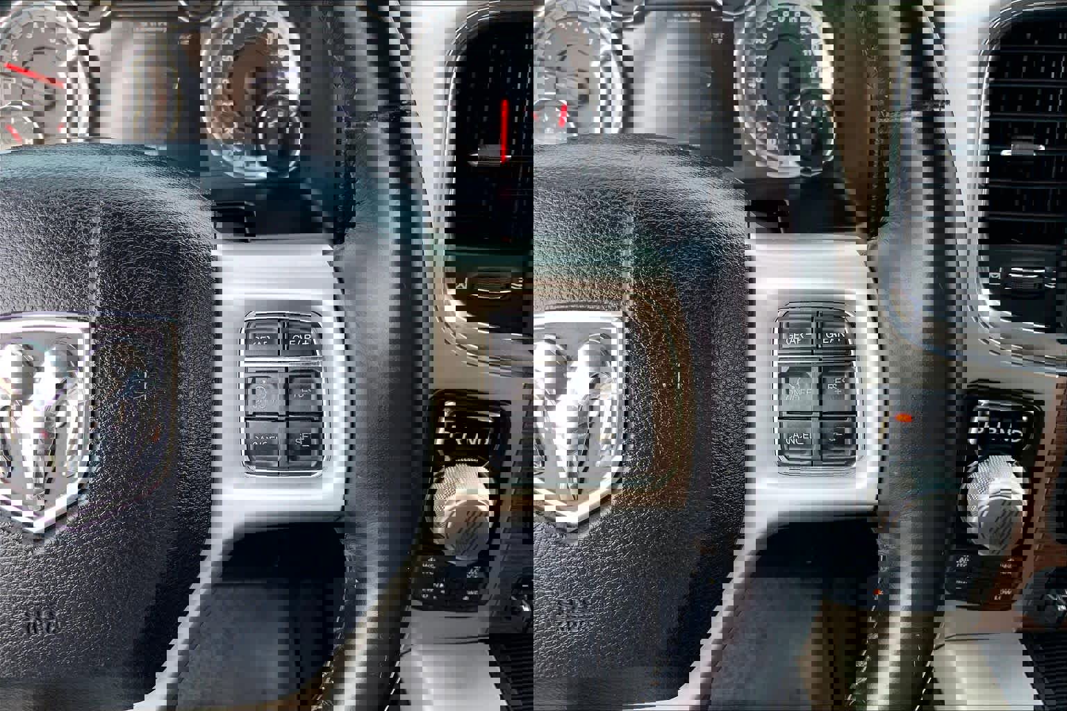 Used 2014 RAM 1500 Laramie w/ Convenience Group AWD/4WD image 21