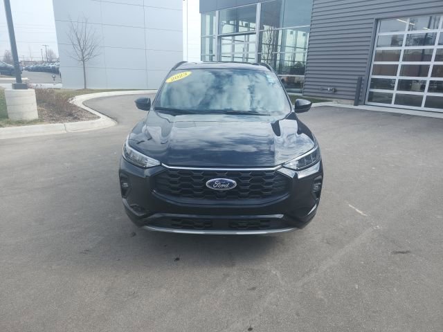 Used 2023 Ford Escape ST-Line Select w/ Tech Pack #2 image 2