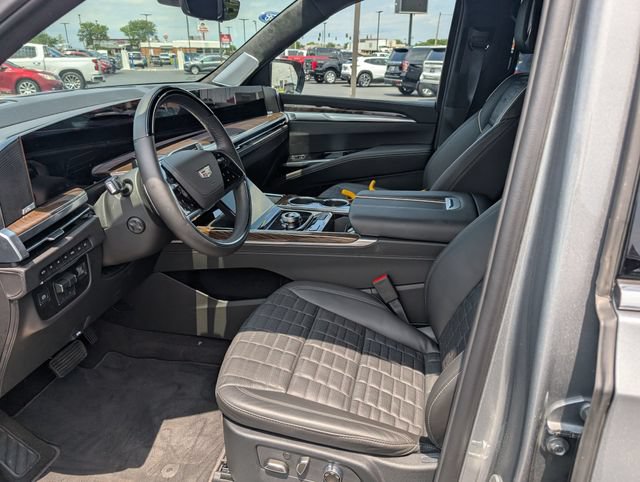 Used 2026 Cadillac Escalade Platinum Luxury w/ LPO, Floor Liner Package AWD/4WD image 13