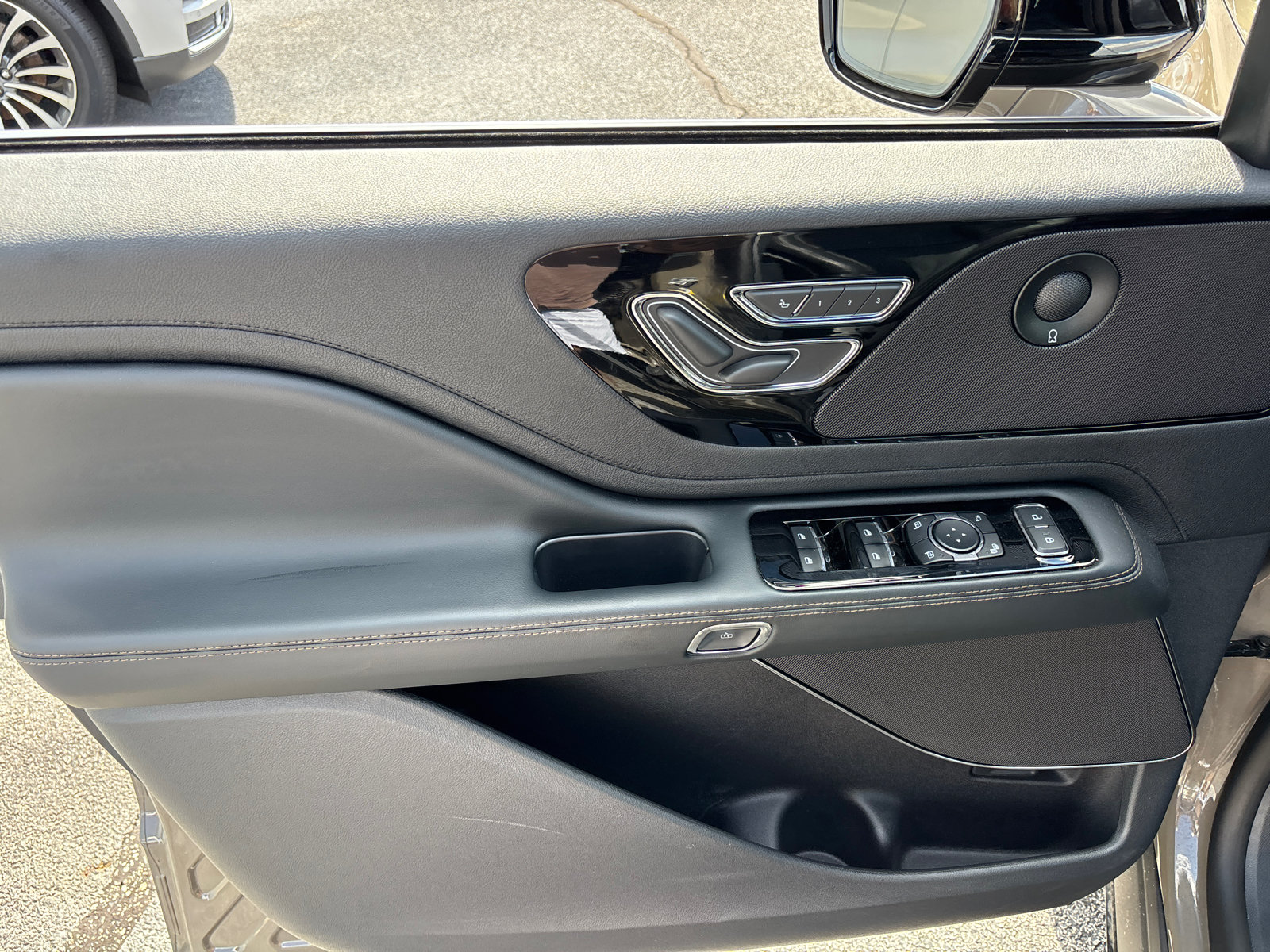 New 2026 Lincoln Aviator Reserve AWD/4WD image 11