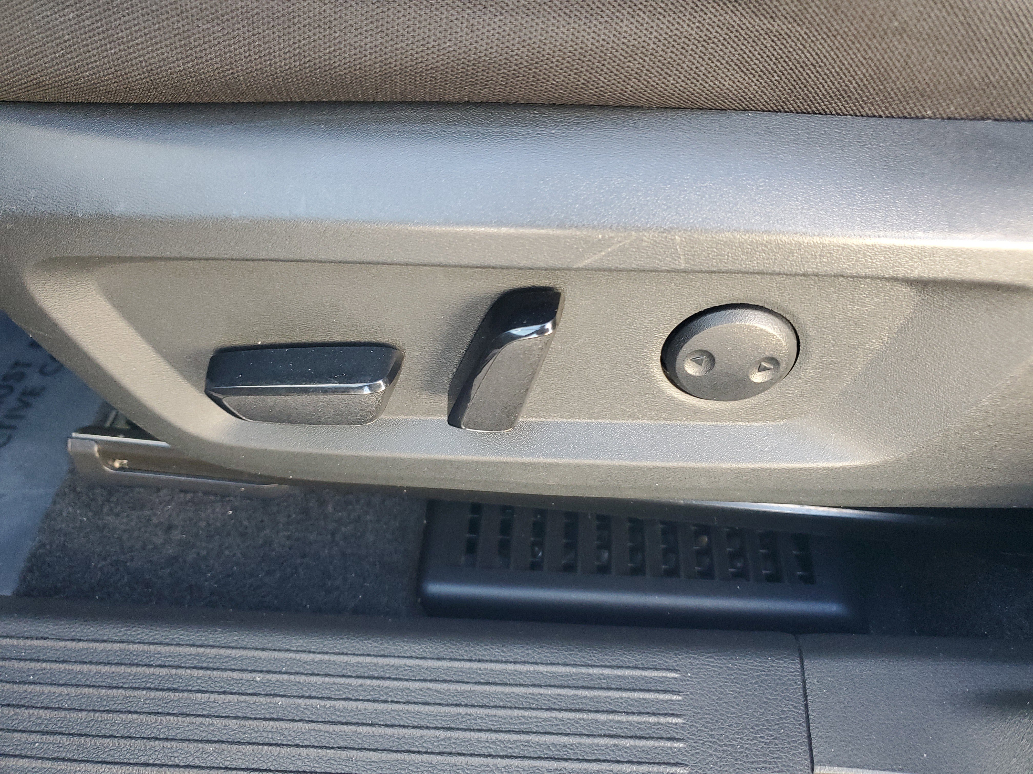 Used 2022 Nissan Rogue SV image 12