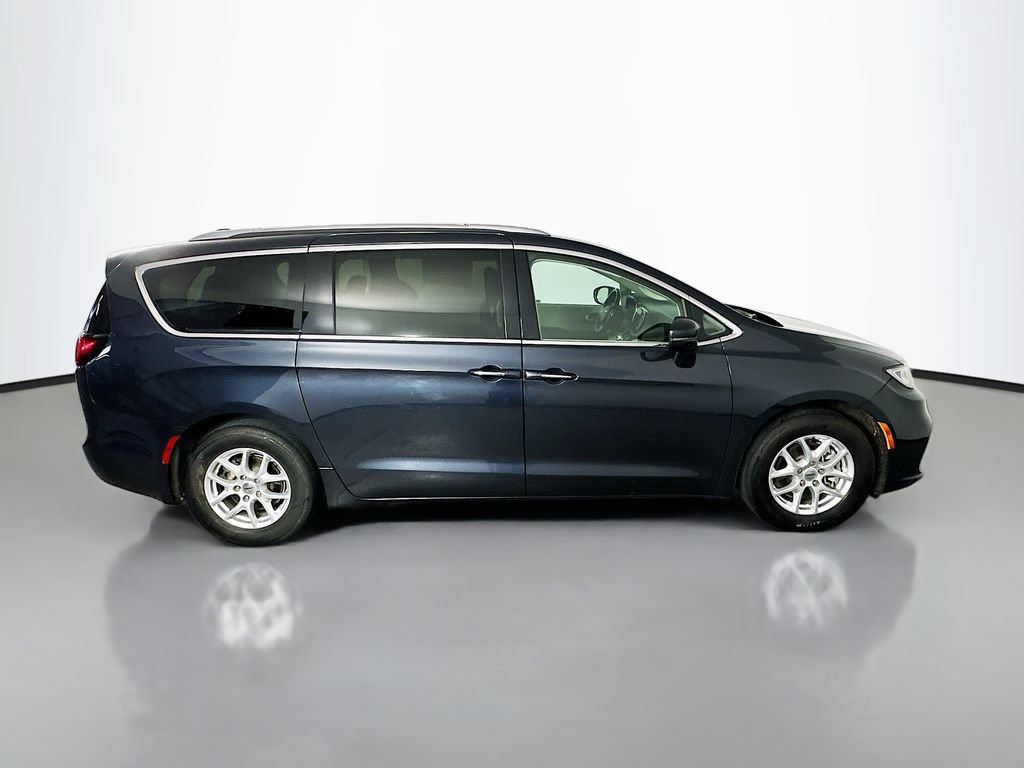 Used 2021 Chrysler Pacifica Touring-L FWD image 8