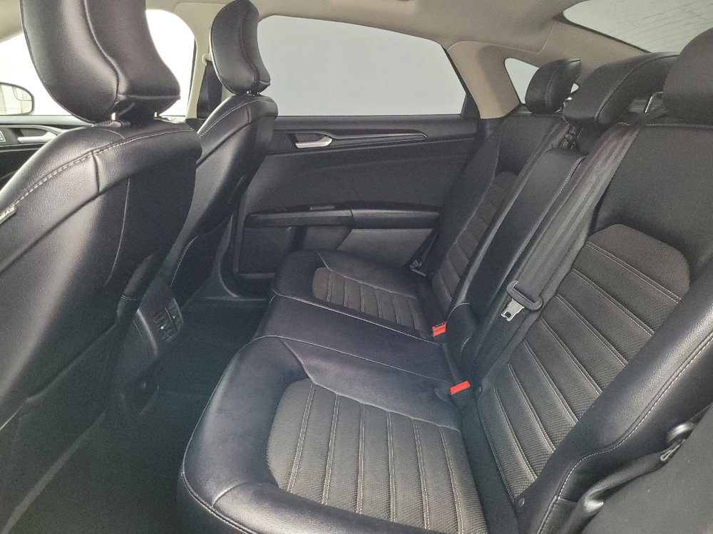 Used 2018 Ford Fusion SE w/ Equipment Group 201A FWD image 18
