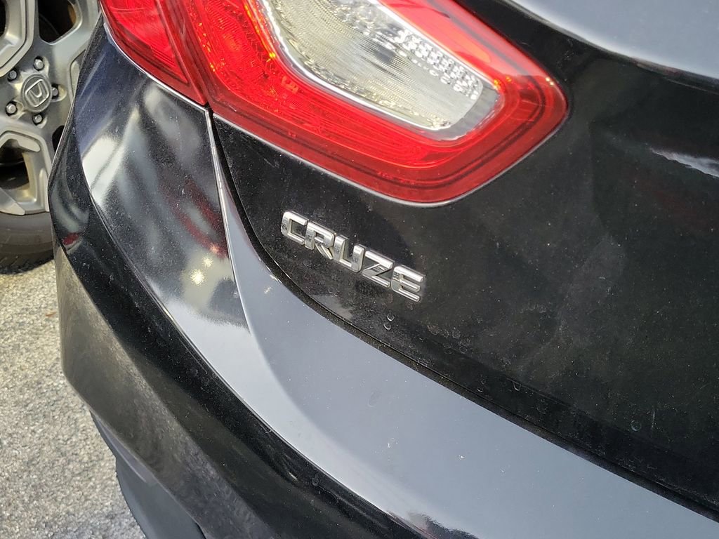 Used 2018 Chevrolet Cruze LT w/ Sun And Sound Package image 6