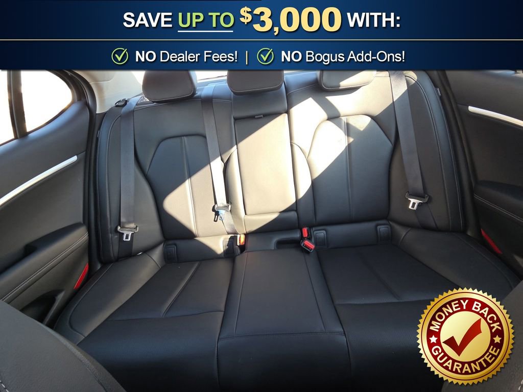 Used 2025 Genesis G70 2.5T image 21